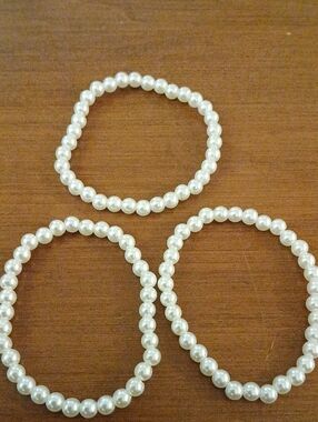 Classic FAUX Pearl Stretch Bracelet – White Set Of 3